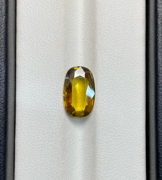Natural Sphene – 3.835 Ct