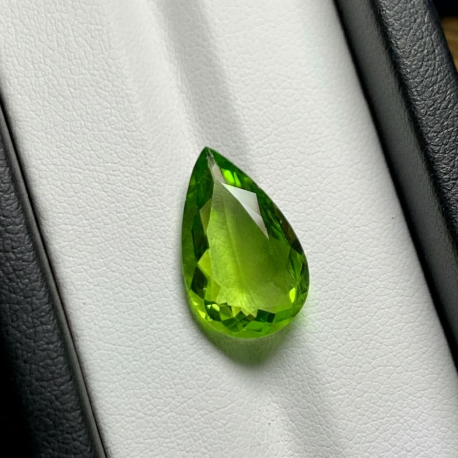 Natural Peridot Gemstone - 7.950 Ct