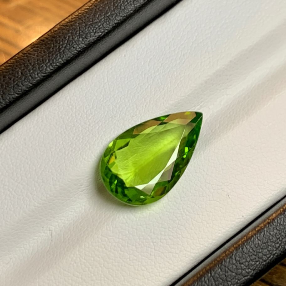 Natural Peridot Gemstone - 7.950 Ct